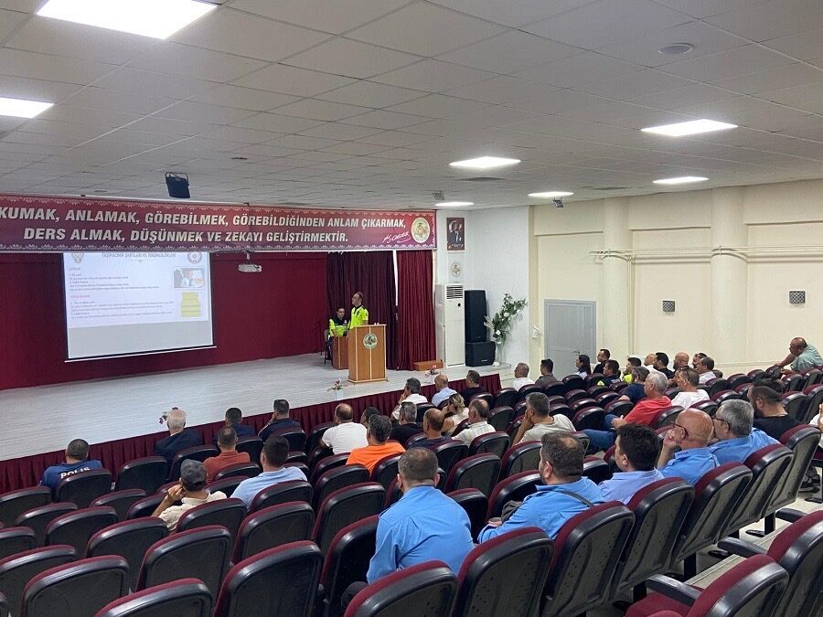 İZMİR (AA) – İzmir'in Kemalpaşa ilçesinde, öğrenci taşımacılığının güvenli şekilde