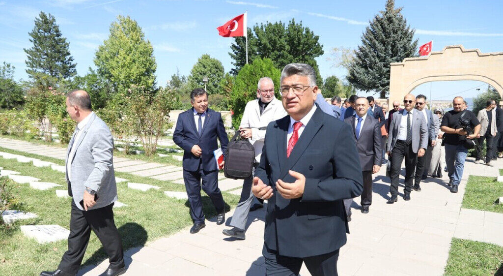 KÜTAHYA (AA) – Kütahya Dumlupınar Üniversitesi (DPÜ), ilk senato toplantısını
