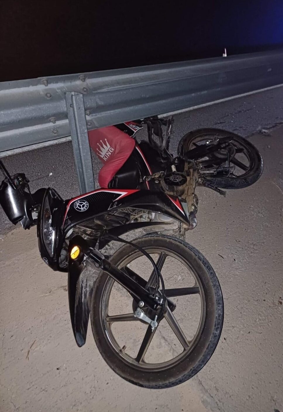 KÜTAHYA (AA) – Kütahya'nın Gediz ilçesinde, yol kenarındaki bariyere çarpan