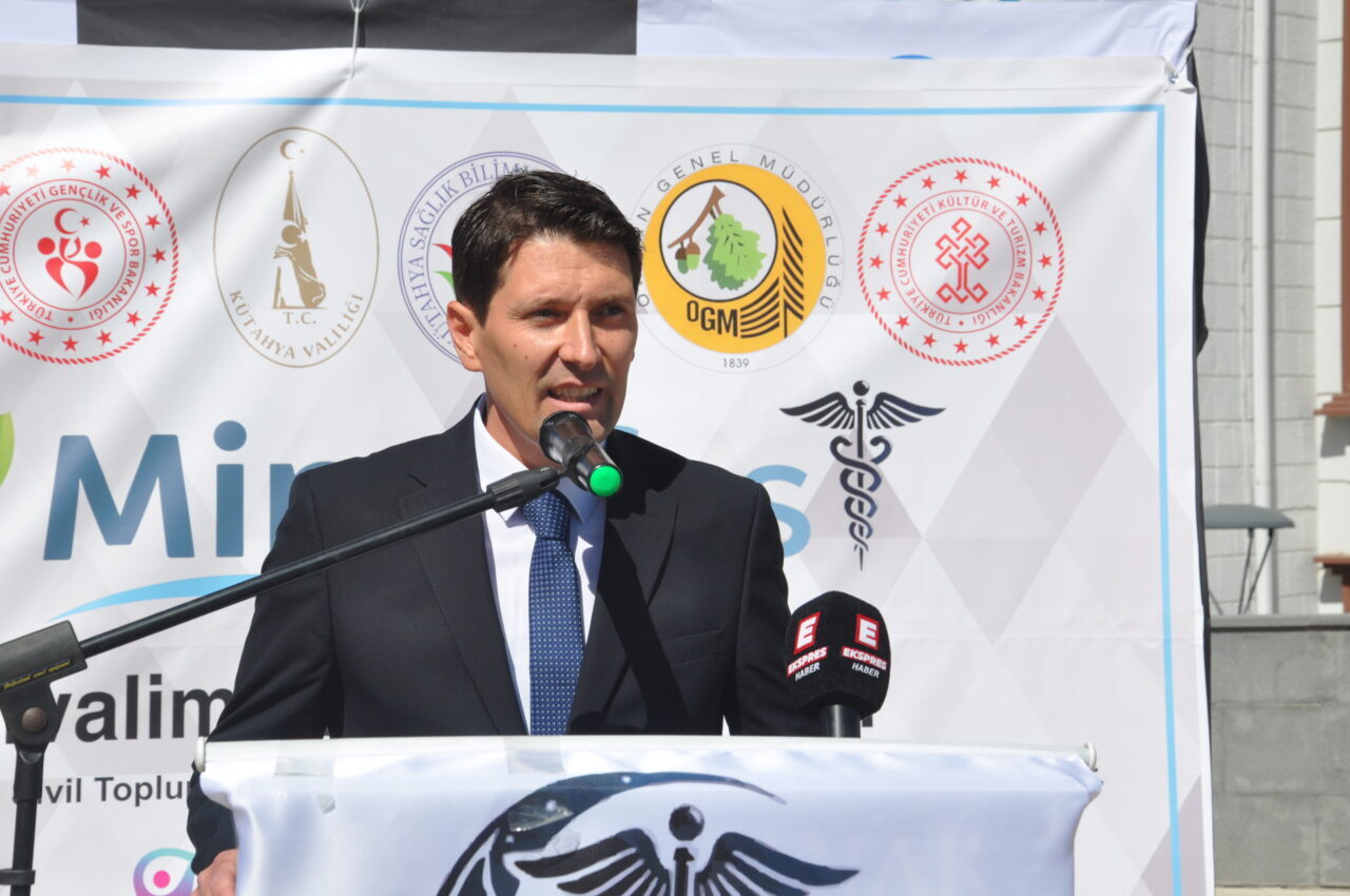 KÜTAHYA (AA) – Kütahya'da ilki gerçekleştirilen festivalle vatandaşlara ücretsiz sağlık