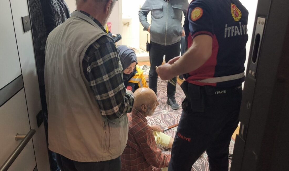 KÜTAHYA (AA) – Kütahya'da yalnız yaşadığı evde düşüp yaralanan kişi,