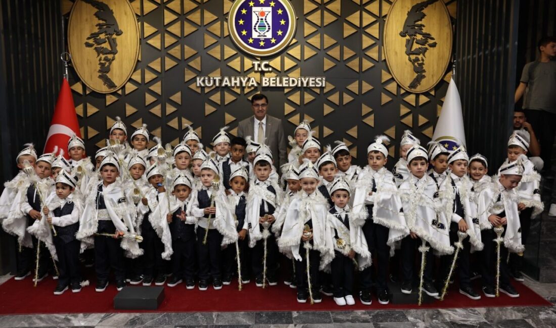 KÜTAHYA (AA) – Kütahya'da düzenlenen toplu sünnet şöleninde 48 çocuk