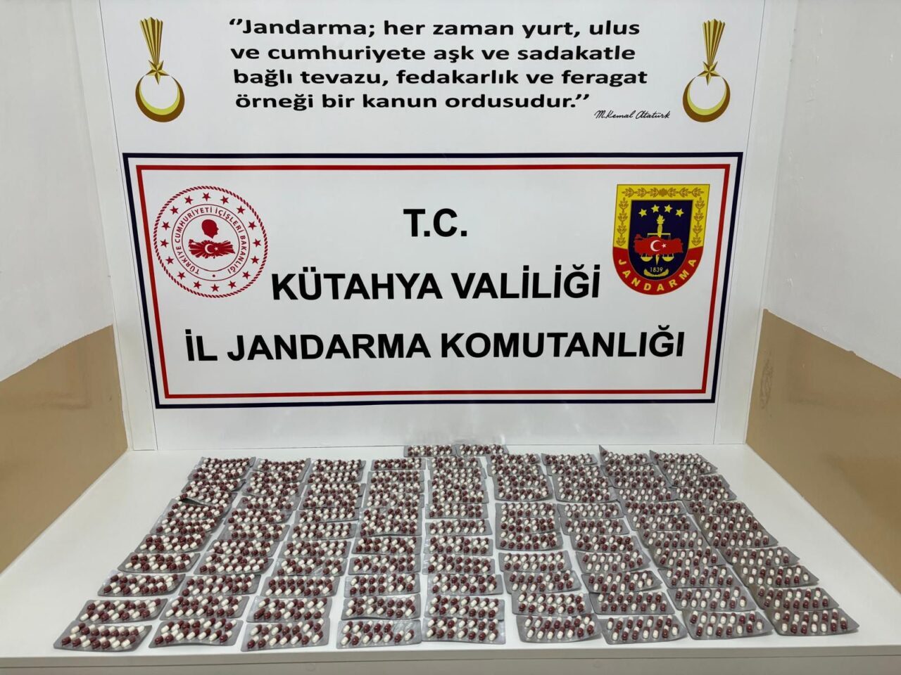 KÜTAHYA (AA) – Kütahya'nın Aslanapa ilçesinde, 1410 uyuşturucu hapın ele