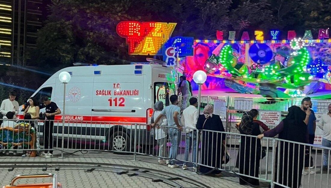 Eskişehir’de bir lunaparkta bindiği oyuncak üzerinde fenalaşan şahıs ambulansla hastaneye