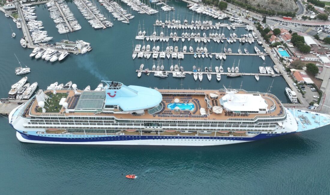 MUĞLA (AA) – Bahamalar bayraklı "Marella Discovery 2" isimli kruvaziyer,