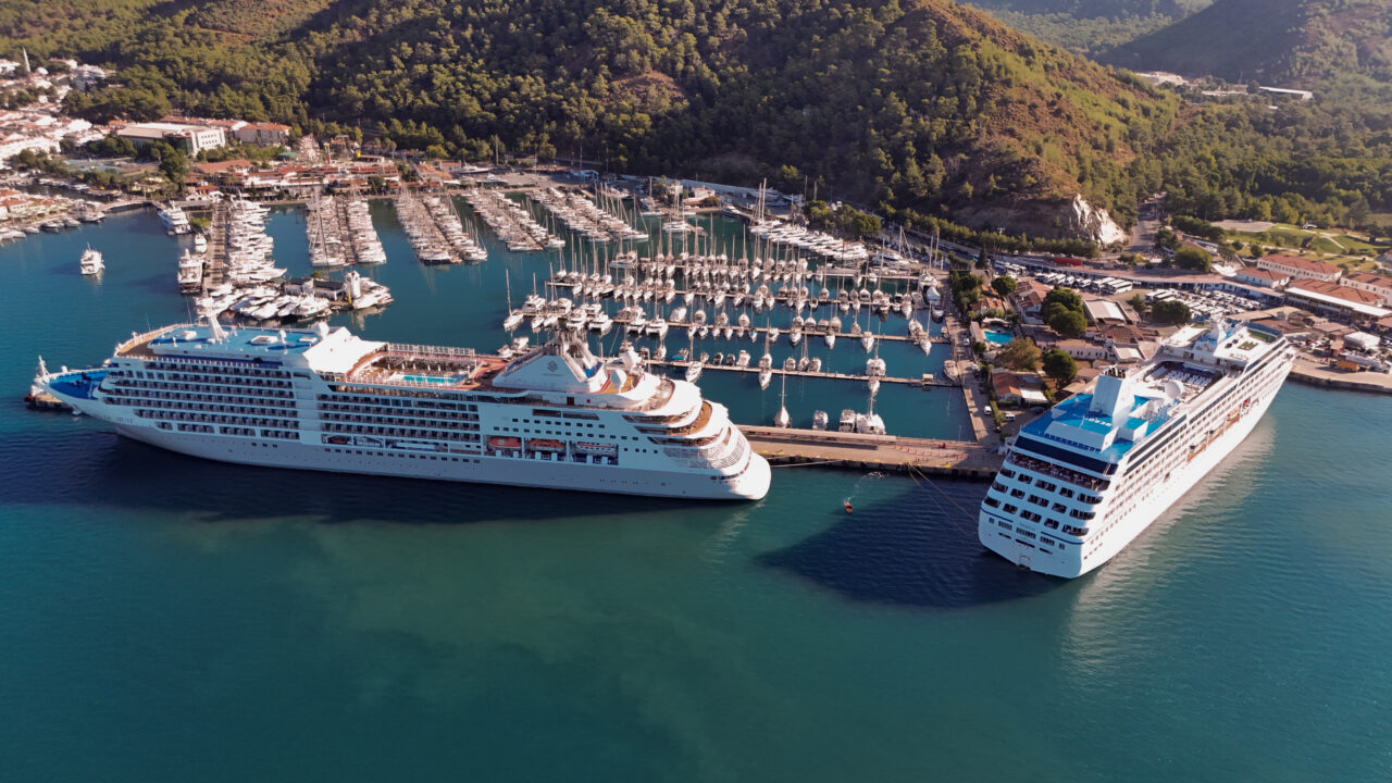 MUĞLA (AA) – Muğla'nın Marmaris ilçesine "Silver Muse" ve "Nautica"