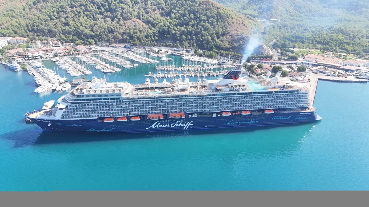 MUĞLA (AA) – Malta bayraklı kruvaziyer "Mein Schiff 5", 2