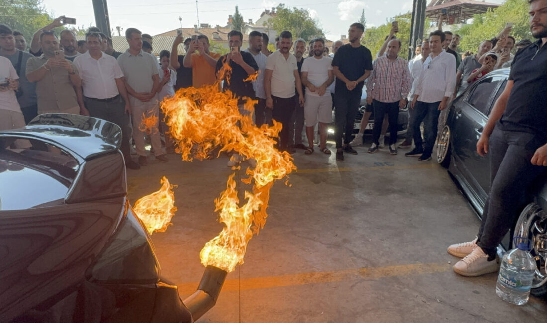 MUĞLA (AA) – Türkiye'nin farklı illerindeki modifiye araç tutkunları, Muğla'nın