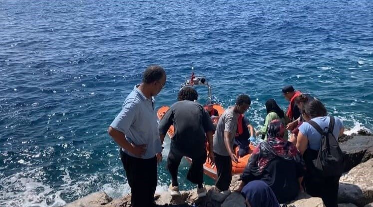 MUĞLA (AA) – Muğla'nın Marmaris ilçesinde 39 düzensiz göçmen yakalandı.