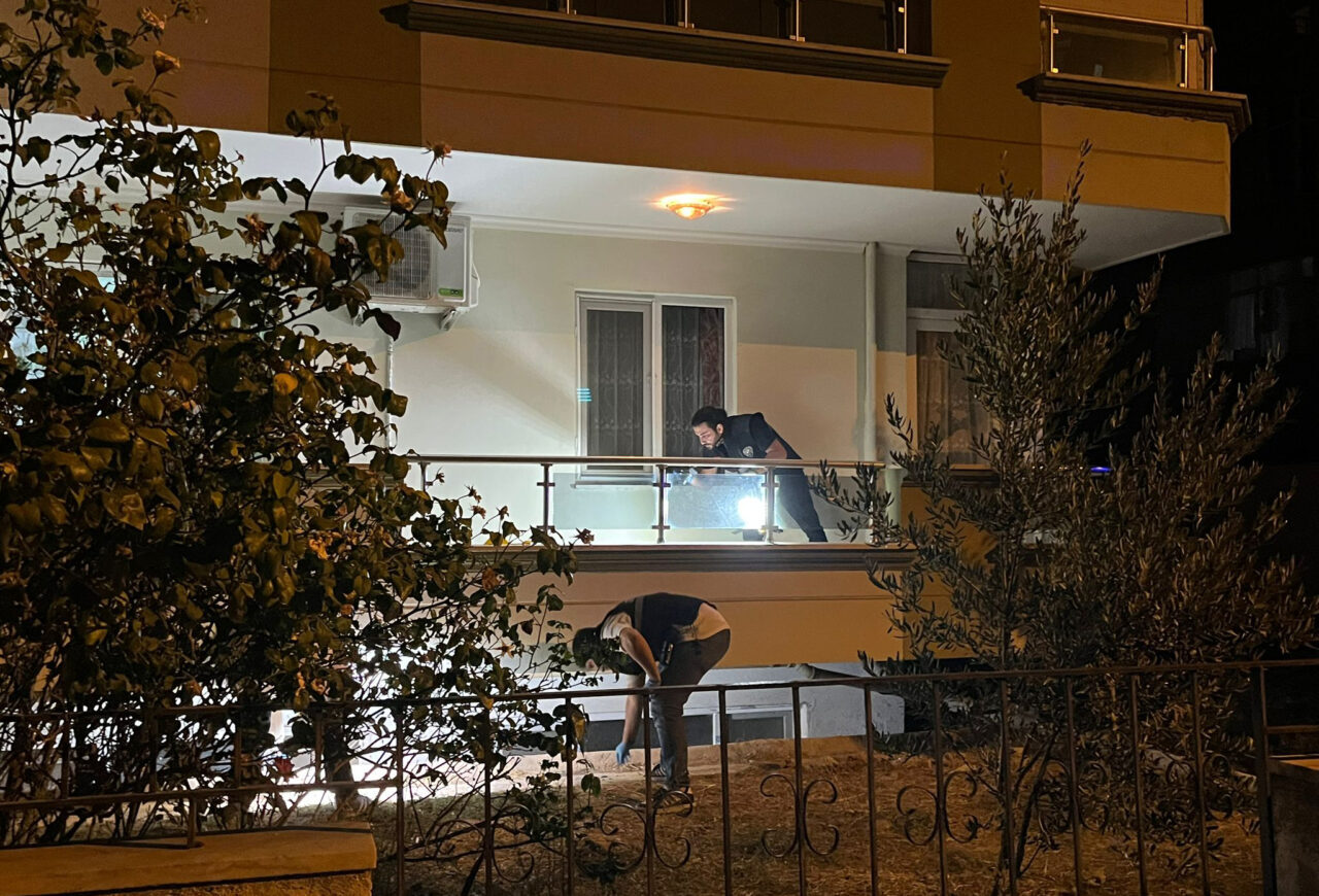 MUĞLA (AA) – Muğla'da belediye başkanının ailesinin evine yanıcı madde