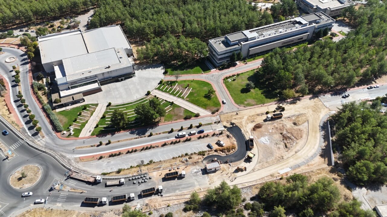 MUĞLA (AA) – Muğla'da, kamu kurumlarıyla yapılan protokollerle kentin yol