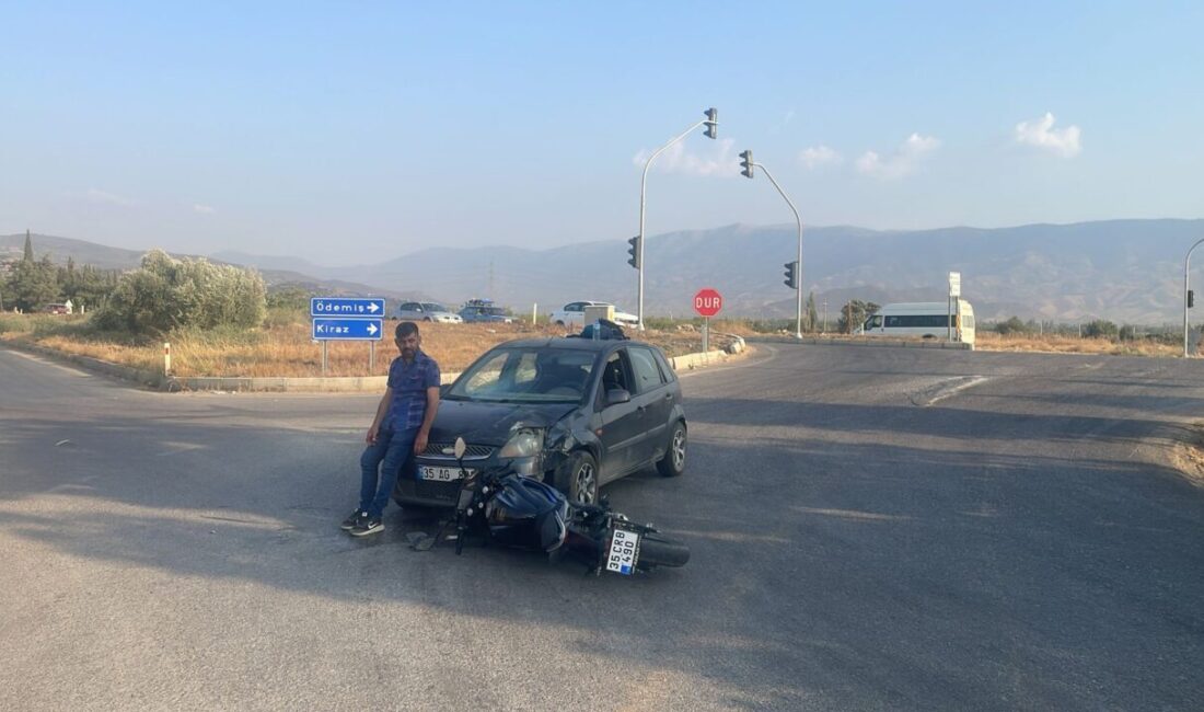 İZMİR (AA) – İzmir'in Ödemiş ilçesinde otomobil ve motosikletin çarpışması