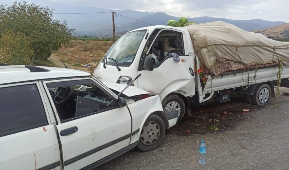 İZMİR (AA) – İzmir'in Ödemiş ilçesinde otomobille kamyonetin çarpışması sonucu