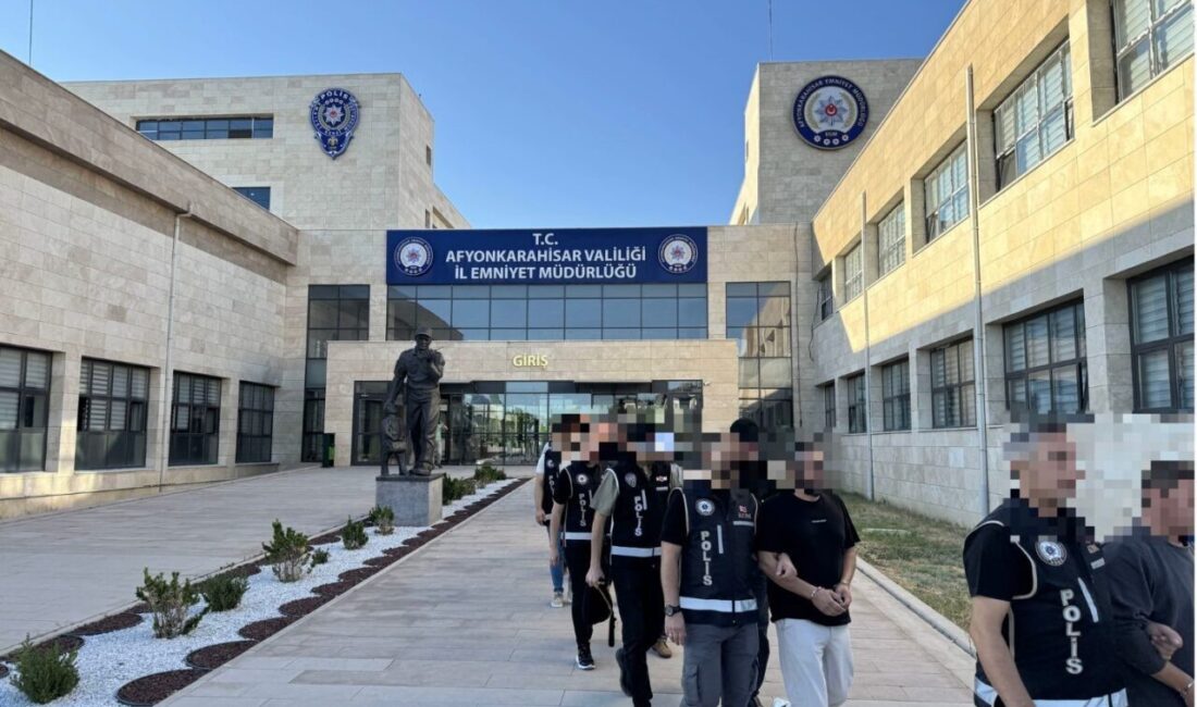 Afyonkarahisar’da eğlence mekanları ve kıraathanelerden rüşvet aldıkları belirlenen şahıslara yönelik