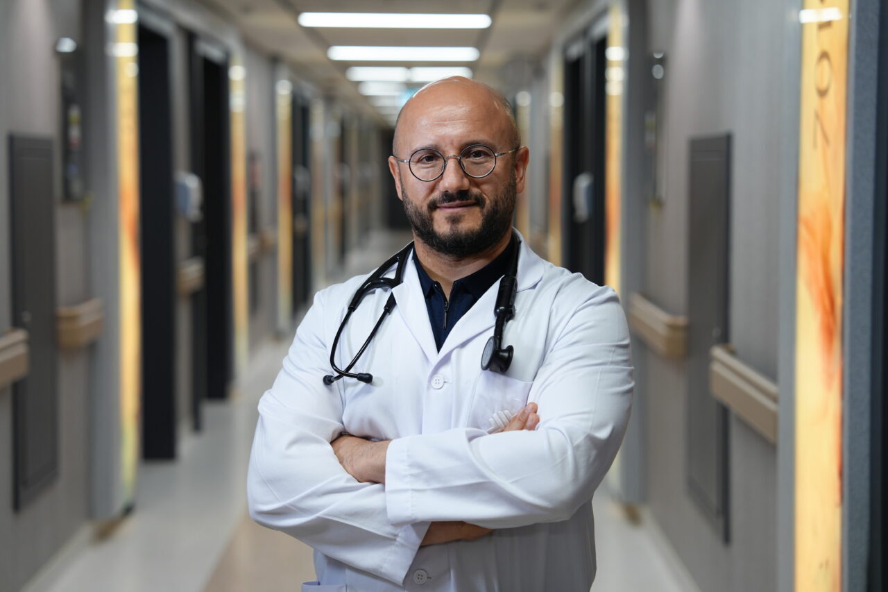 - Medipol Bahçelievler Hastanesi Tıbbi Onkoloji Uzmanı Doç. Dr. Abdullah
