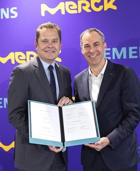 - Siemens AG Yönetim Kurulu Üyesi ve Siemens Dijital Endüstriler
