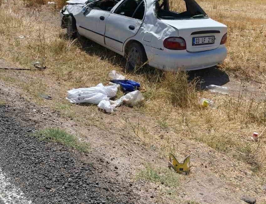 Afyonkarahisar’da takla atarak şarampole giren otomobilde 4 kişi yaralandı. Kaza,