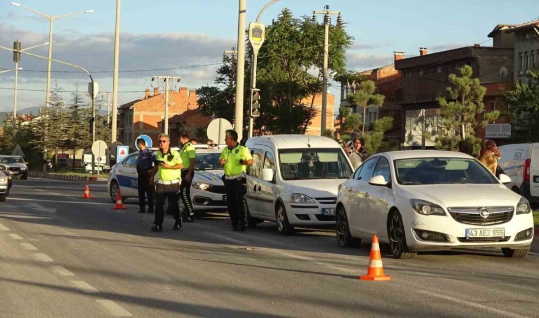 Kütahya’nın Tavşanlı ilçesinde, trafik yoğunluğu nedeniyle meydana gelen zincirleme trafik
