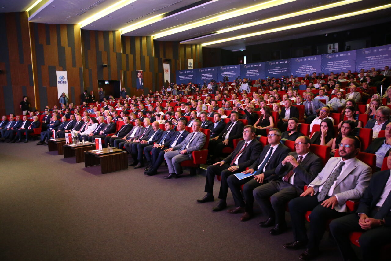 - "Yılın ikinci çeyreğinde yüzde 4,8 büyüdük. Bunun dinamosu, motoru