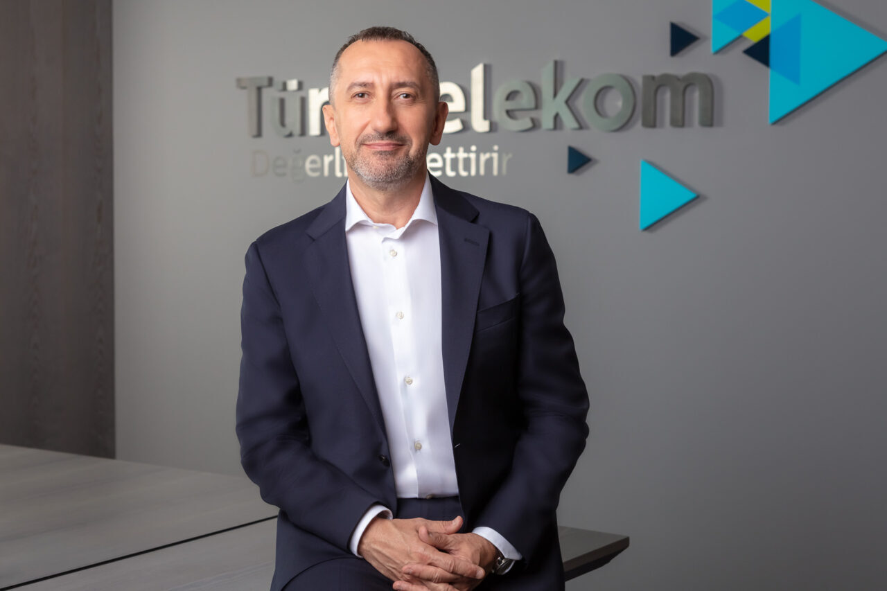 - Türk Telekom CEO'su Ümit Önal:
- "TahtApp'i daha fazla okulda