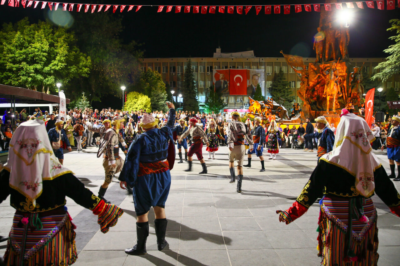 UŞAK (AA) – Uşak'ın düşman işgalinden kurtuluşunun 103. yılı dolayısıyla