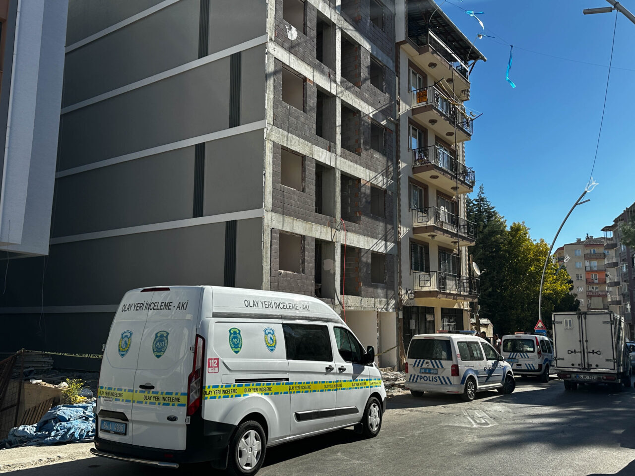 UŞAK (AA) – Uşak'ta inşaat halindeki apartmanın dördüncü katından düşen