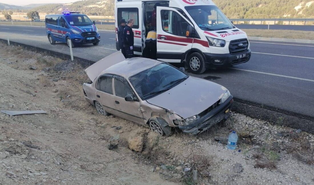 UŞAK (AA) – Uşak'ta otomobilin şarampole düşmesi sonucu 4 kişi