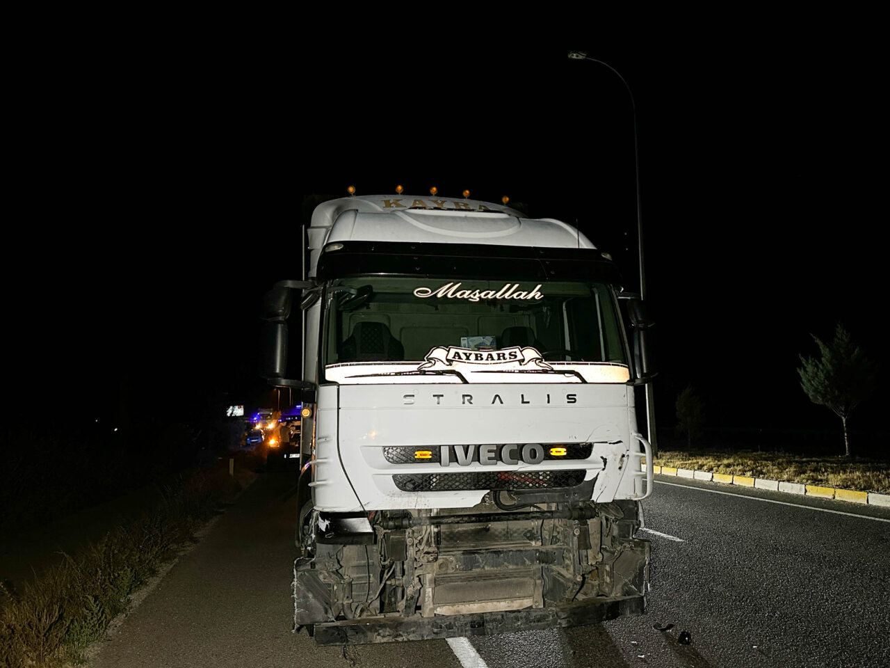 UŞAK (AA) – Uşak'ta tırla çarpışan otomobildeki 1 kişi öldü,