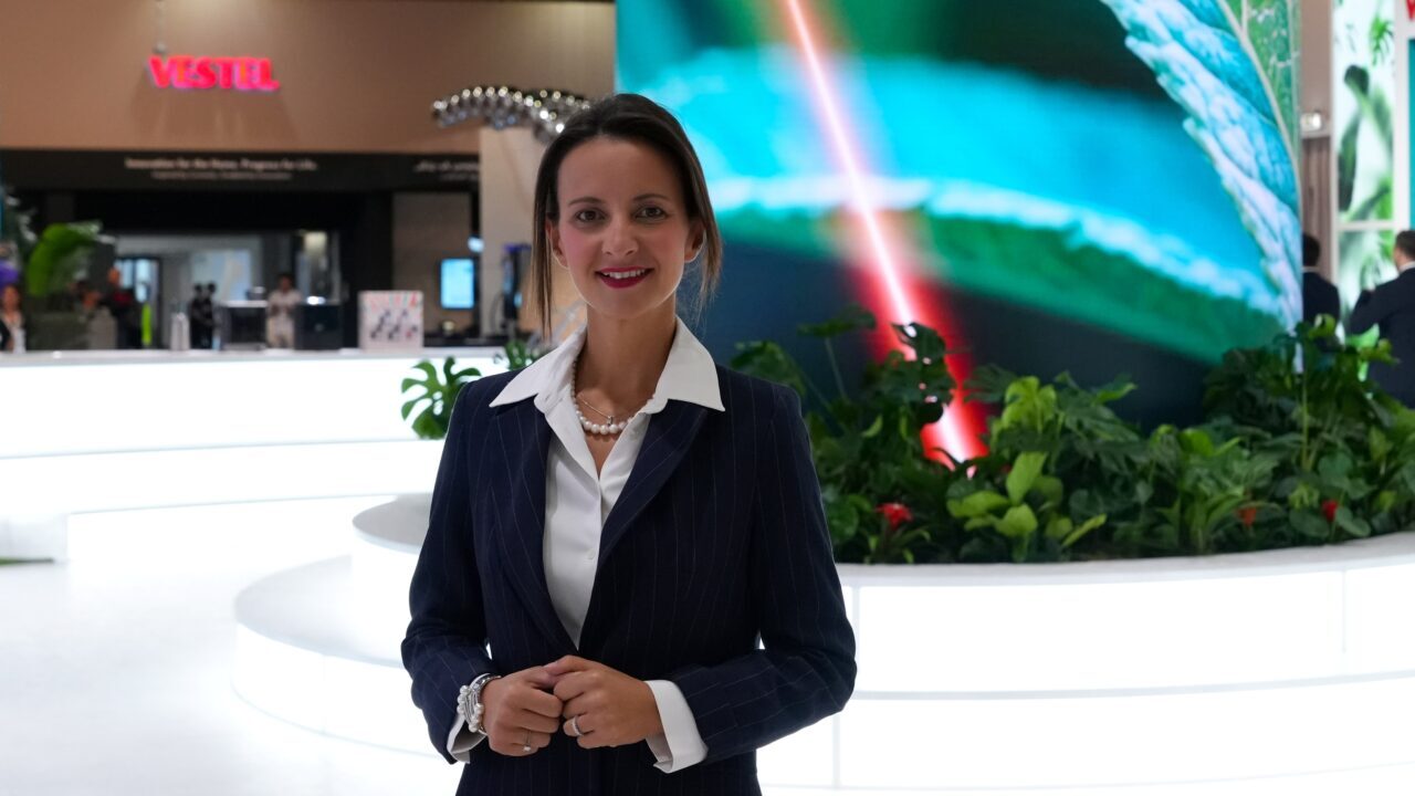 - Vestel Pazarlama Genel Müdürü Duygu Badem Uylukçuoğlu:
- "Vestel, yerli