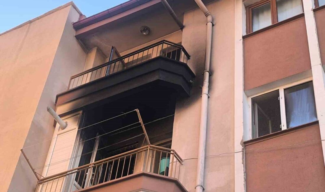 Afyonkarahisar’da bir dairede çıkan yangında panikle balkondan atlayan bir kişi