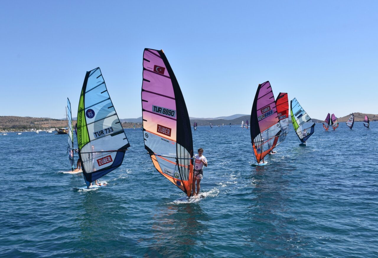 MUĞLA (AA) – Züber TYF Windsurf Türkiye Ligi Şampiyonası'nın 3.