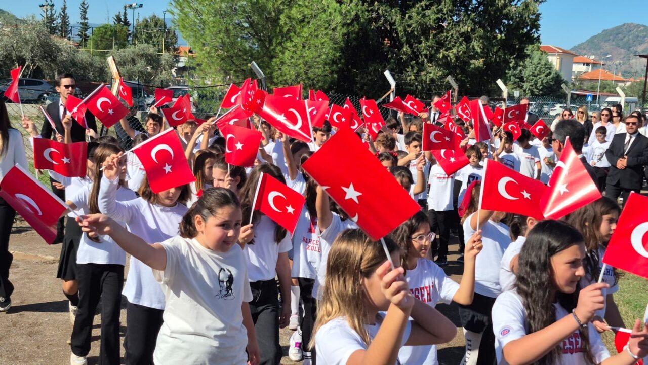 MUĞLA (AA) – Muğla'nın ilçelerinde 29 Ekim Cumhuriyet Bayramı törenlerle