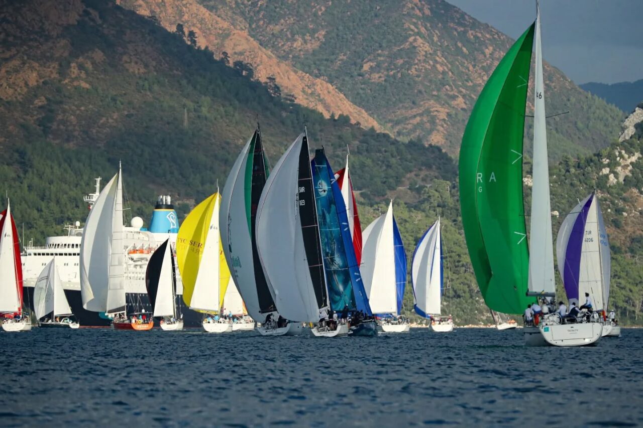 - Muğla'nın Marmaris ilçesinde düzenlenen 21 ülkeden 113 yelkenli yat