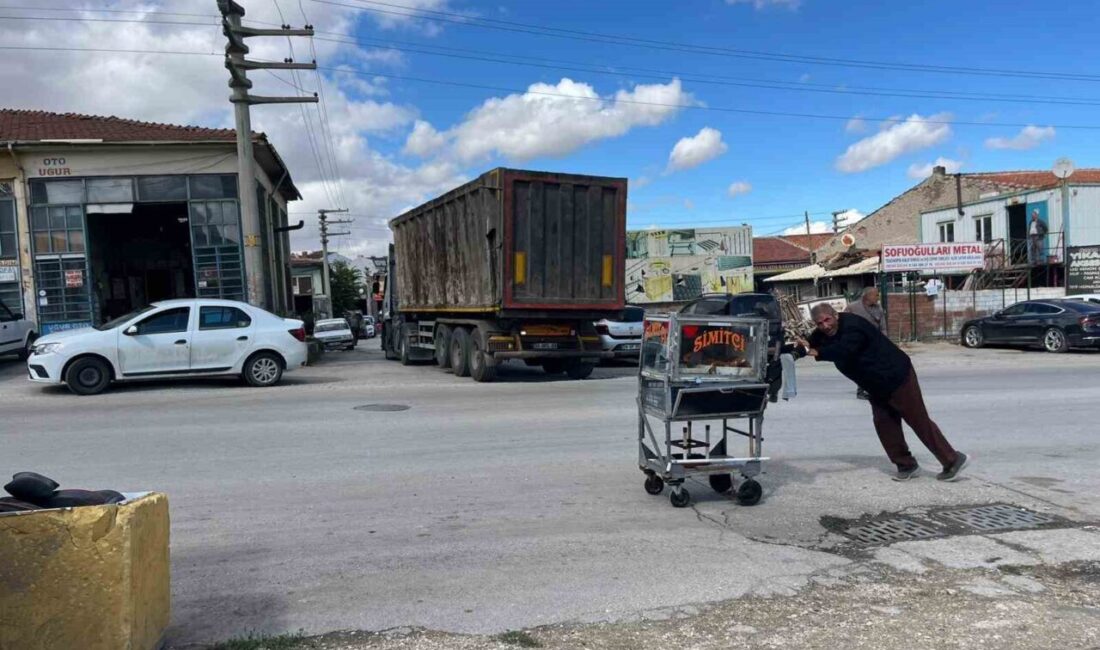 Eskişehir’de yaşayan 49 yaşındaki Süleyman Hanay, bacaklarındaki rahatsızlıktan dolayı güçlükle