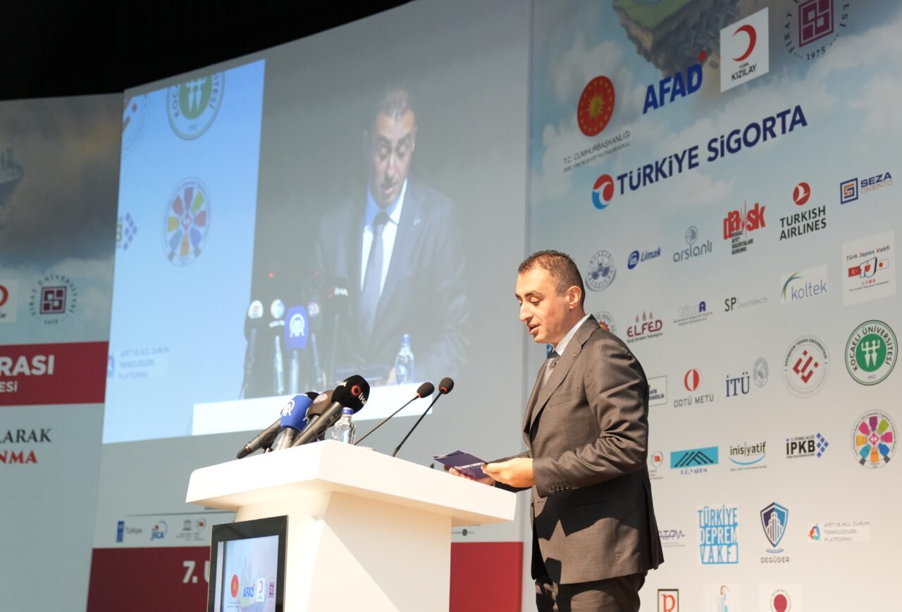 - Türkiye Sigorta Genel Müdürü Taha Çakmak:
- "Bu kongrenin, afetlere