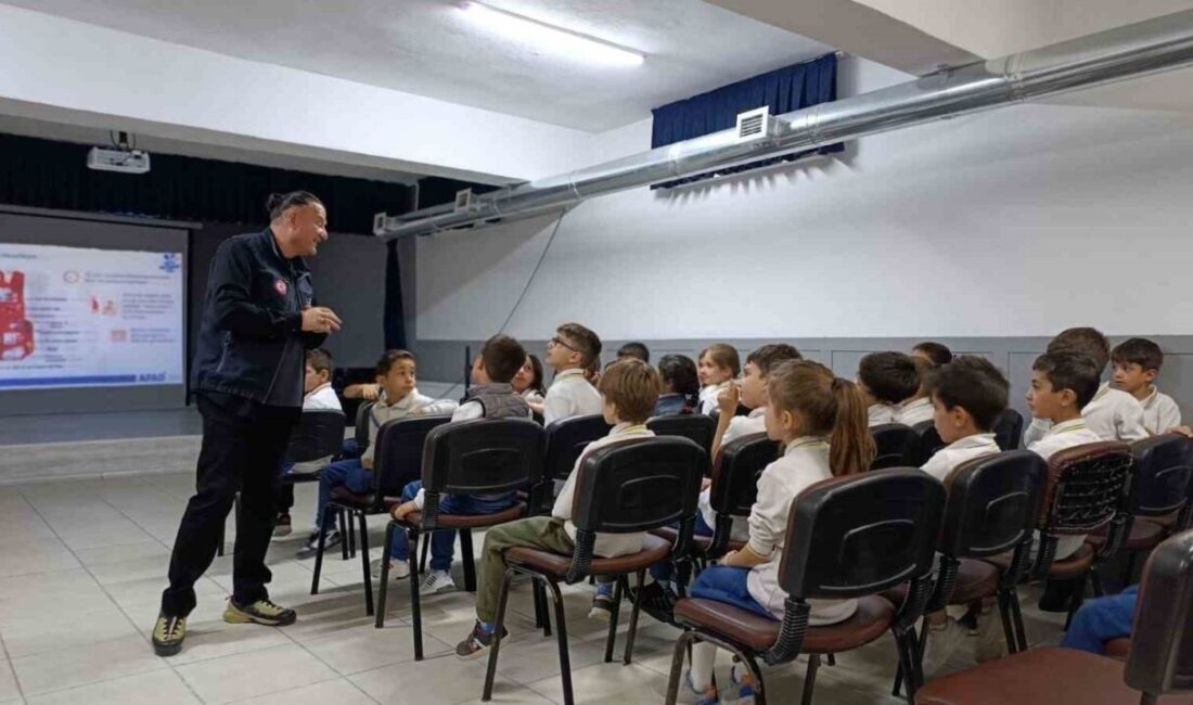 Eskişehir Afet ve Acil Durum Müdürlüğü (AFAD) ekipleri tarafından ilkokula