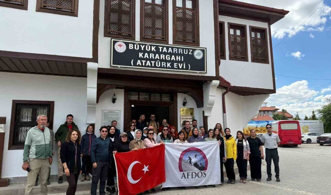 Afyonkarahisar Doğa Sporları Kulübü (AFDOS) üyeleri Şuhut ilçesinde doğa yürüyüşü