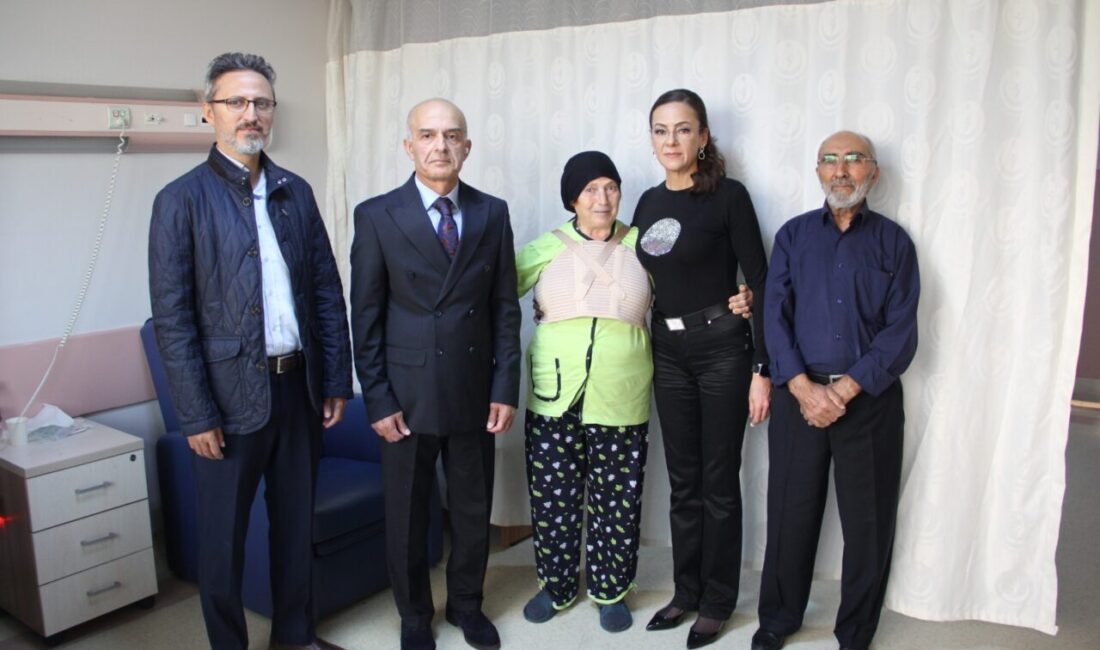 AFYONKARAHİSAR (AA) – Afyonkarahisar'da yaşayan 70 yaşındaki Menekşe Taşar, Devlet