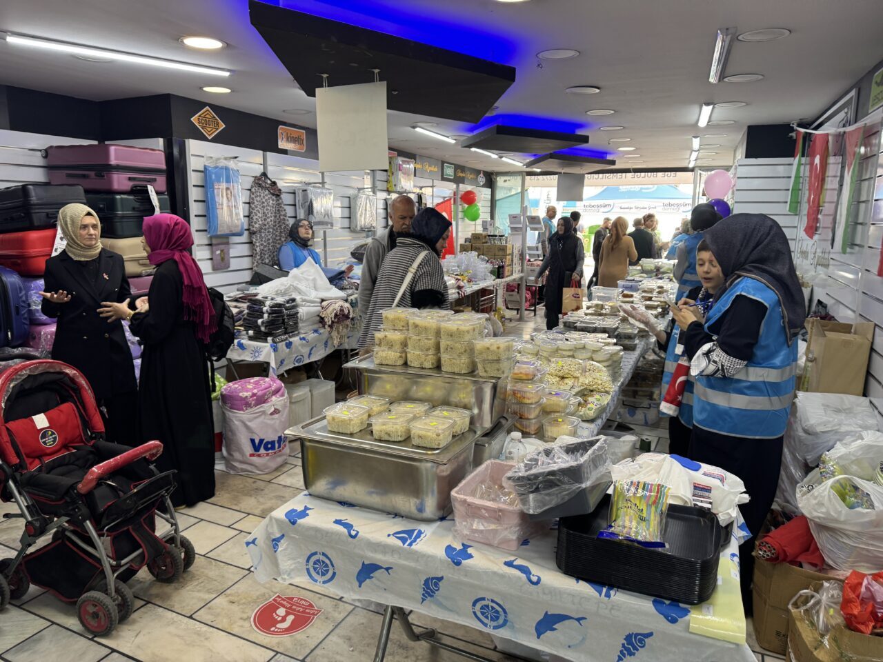 AFYONKARAHİSAR (AA) – Afyonkarahisar'da Gazze'ye ambulans almak için hayır kermesi