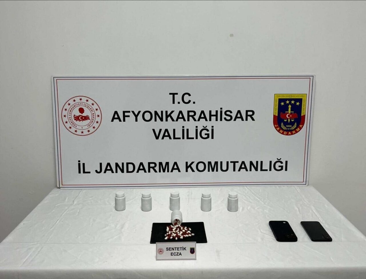 AFYONKARAHİSAR (AA) – Afyonkarahisar'ın Sinanpaşa ilçesinde düzenlenen uyuşturucu operasyonunda gözaltına