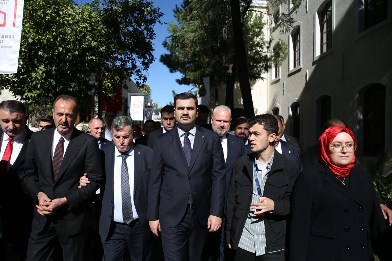 - "(Türkiye Kültür Yolu Festivali) Edirne'den Hakkari'ye, İzmir'den Van'a kadar