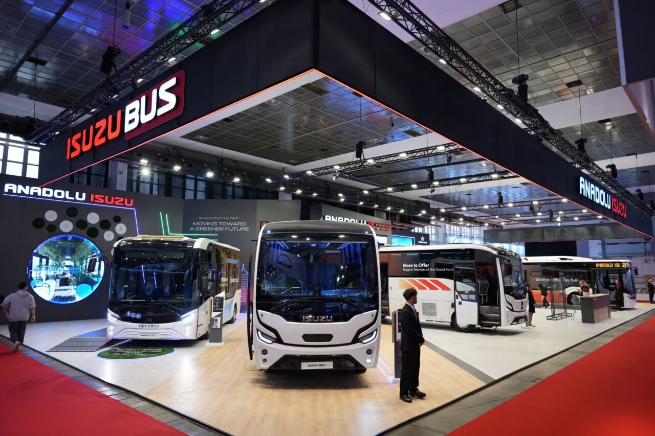 - Anadolu Isuzu Genel Müdürü Tuğrul Arıkan:
- "Uluslararası paydaşlarımızla kurduğumuz