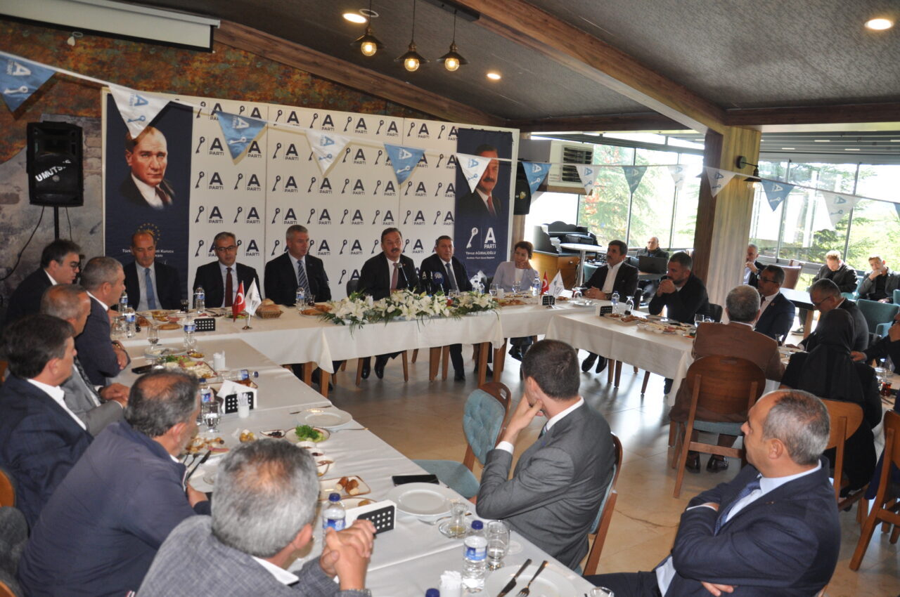 KÜTAHYA (AA) – Anahtar Parti Genel Başkanı Yavuz Ağıralioğlu, Kütahya'da