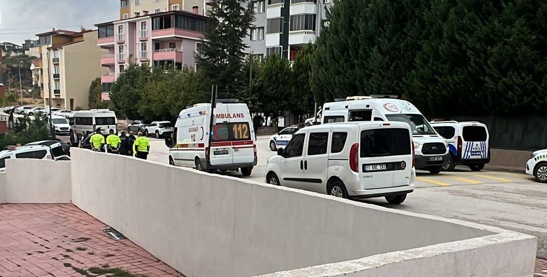 Bilecik’te iki aile arasında mahkeme çıkışı yaşanan kavgada 4 kişi