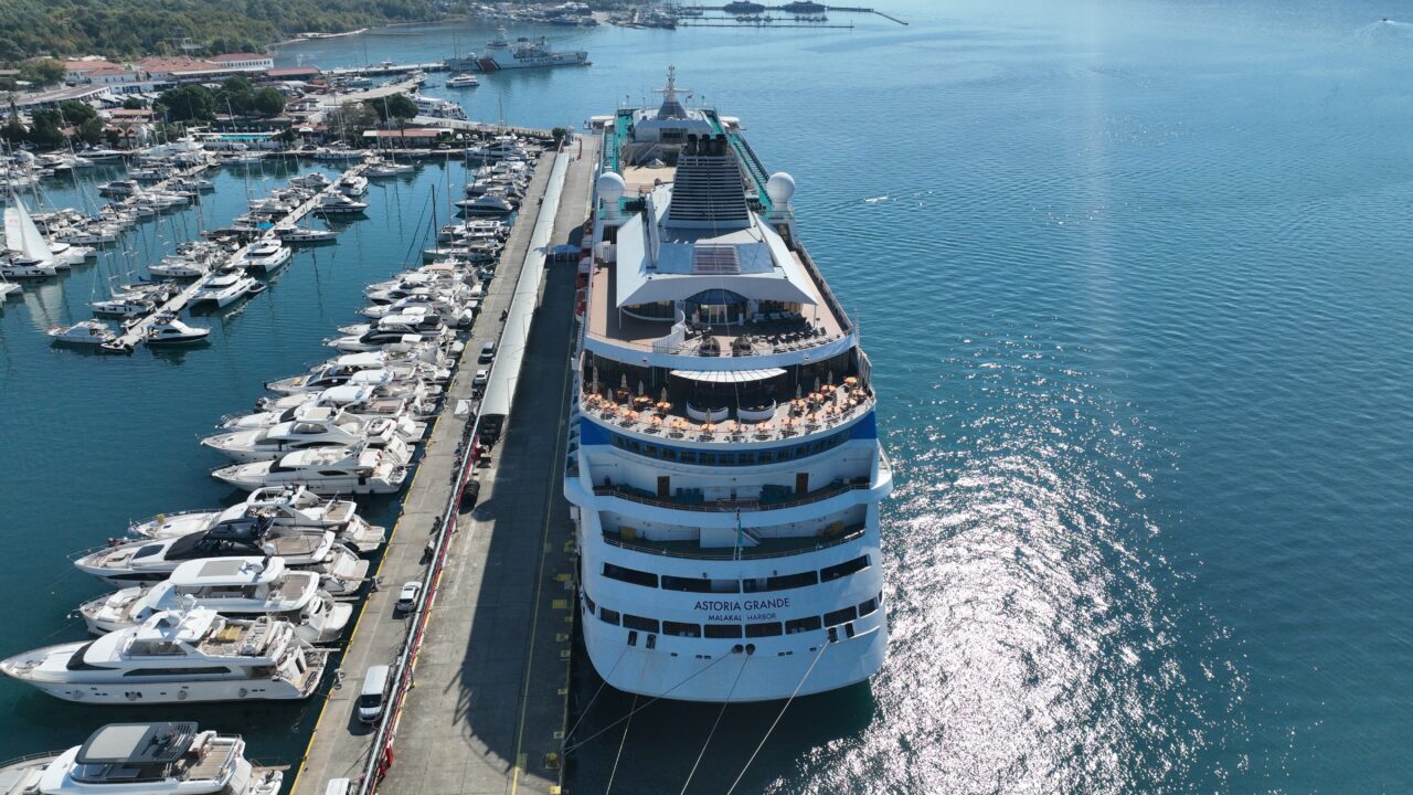 MUĞLA (AA) – Palau bayraklı "Astoria Grande" adlı kruvaziyer, 868