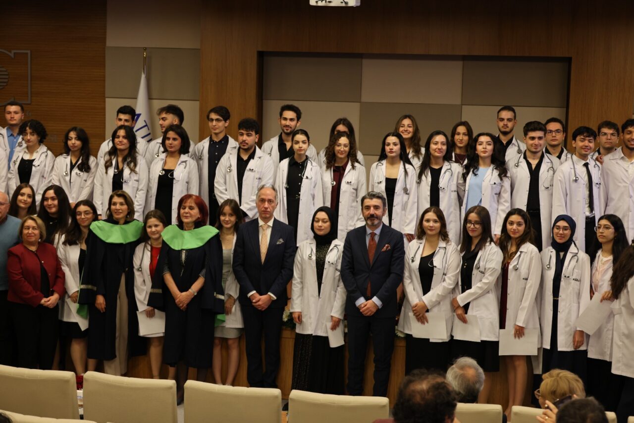 İSTANBUL (AA) – Atılım Üniversitesi Tıp Fakültesi, ikinci sınıf öğrencileri