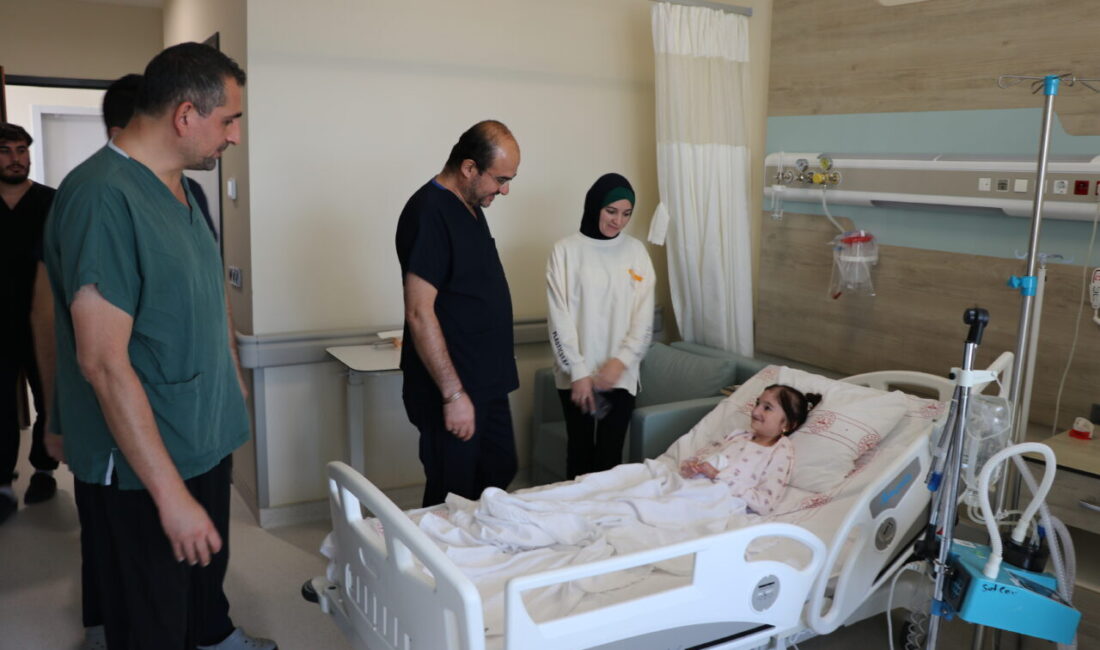 - Ağır bir cilt hastalığı olan, yüzde kelebek şeklinde kırmızı