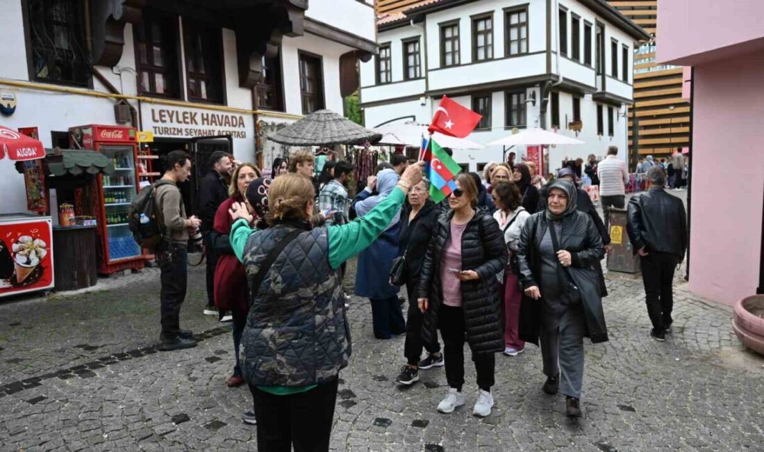 İstanbul’da yaşayan Azeri kadınlar, turistik gezileri kapsamında Eskişehir’in tarihi ve