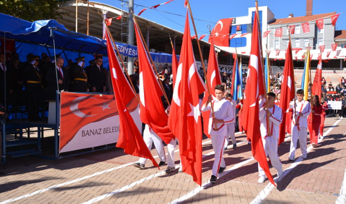 UŞAK (AA) – Uşak'ın Banaz içesinde Cumhuriyet'in kuruluşunun 102. yıl