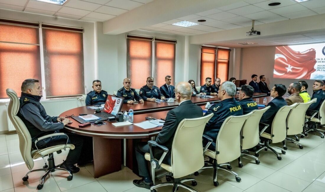 Bilecik İl Emniyet Müdürü Gökalp Şener başkanlığında, müdür yardımcıları ve